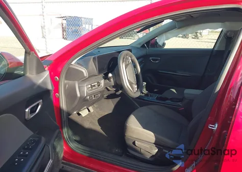 2025 Kia K4 Lxs z USA, uszkodzony, nr VIN 3KPFT4DE6SE164037